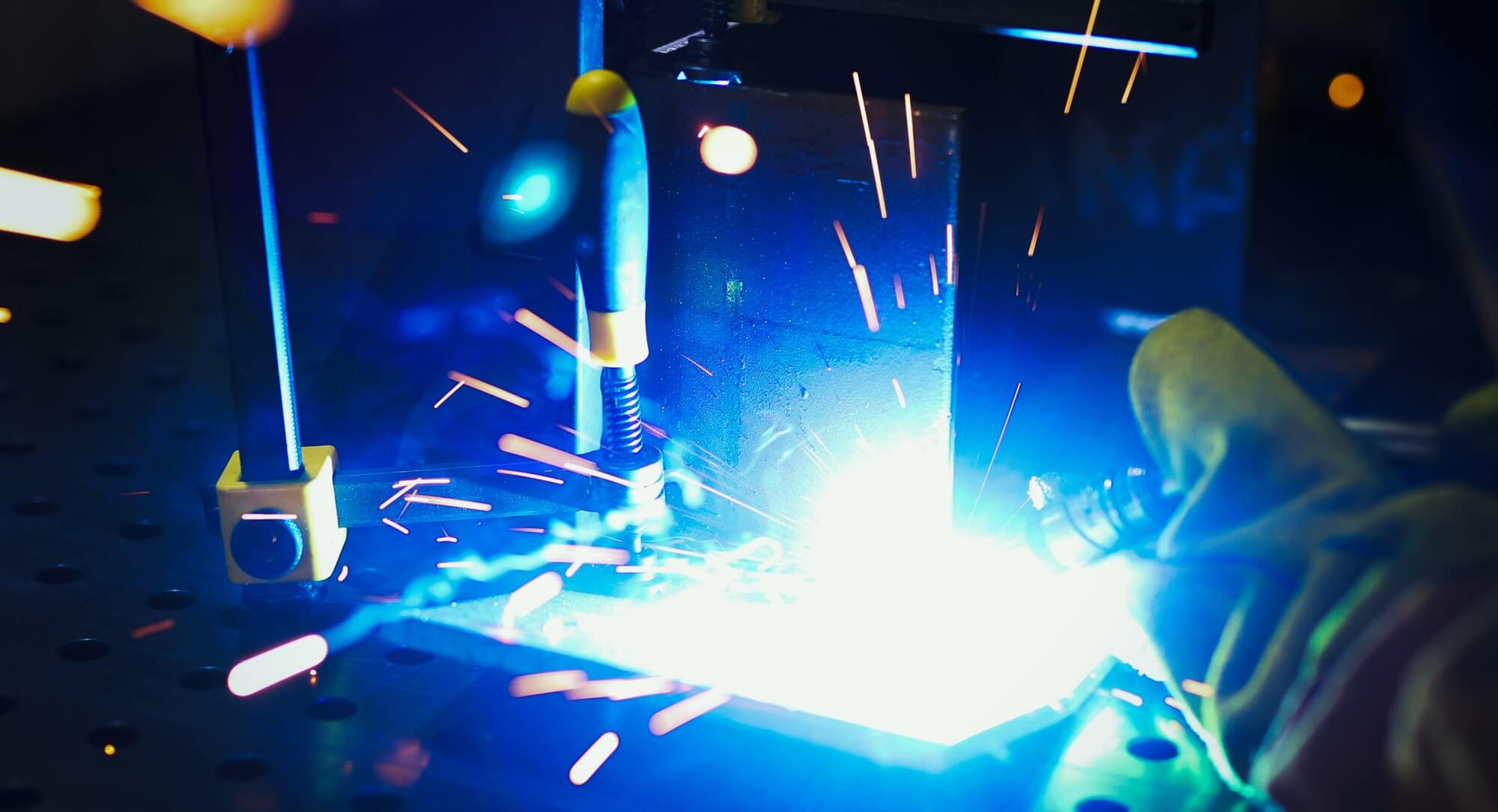 metal-cutting-with-acetylene-torch-in-factory-1.jpg